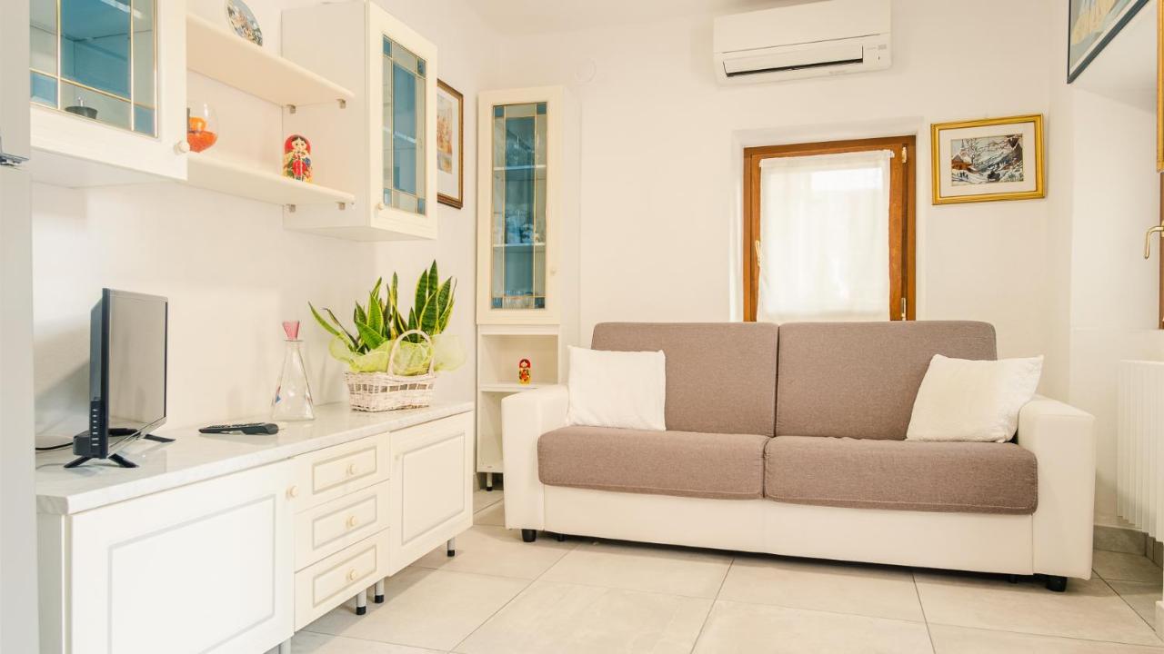 La Casa Di Nonna Agnese - Italian Homing Lägenhet Padenghe sul Garda Exteriör bild